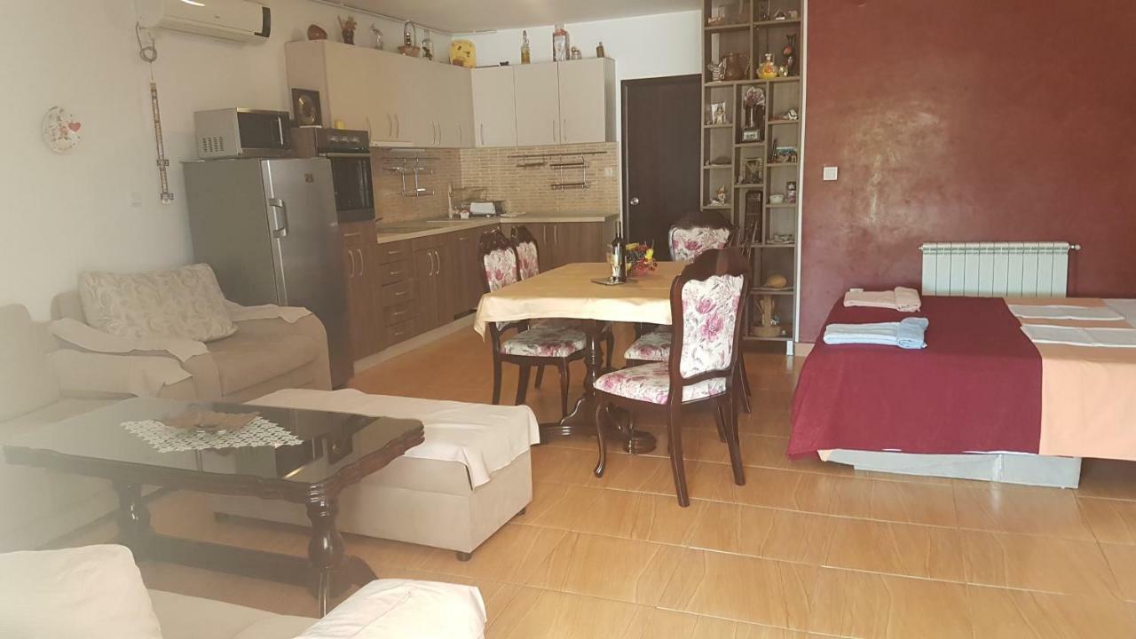 Petrovac Apartmani Neda Bane מראה חיצוני תמונה