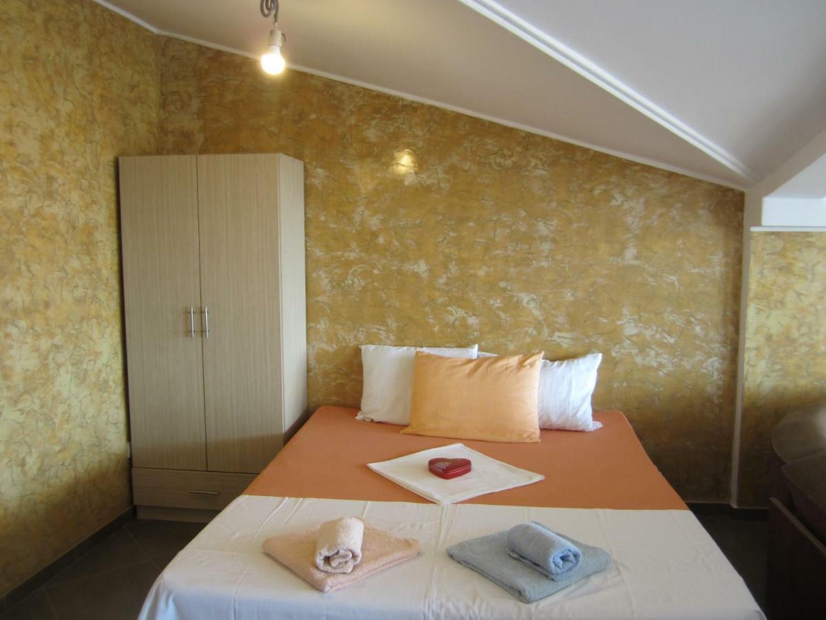 Petrovac Apartmani Neda Bane מראה חיצוני תמונה